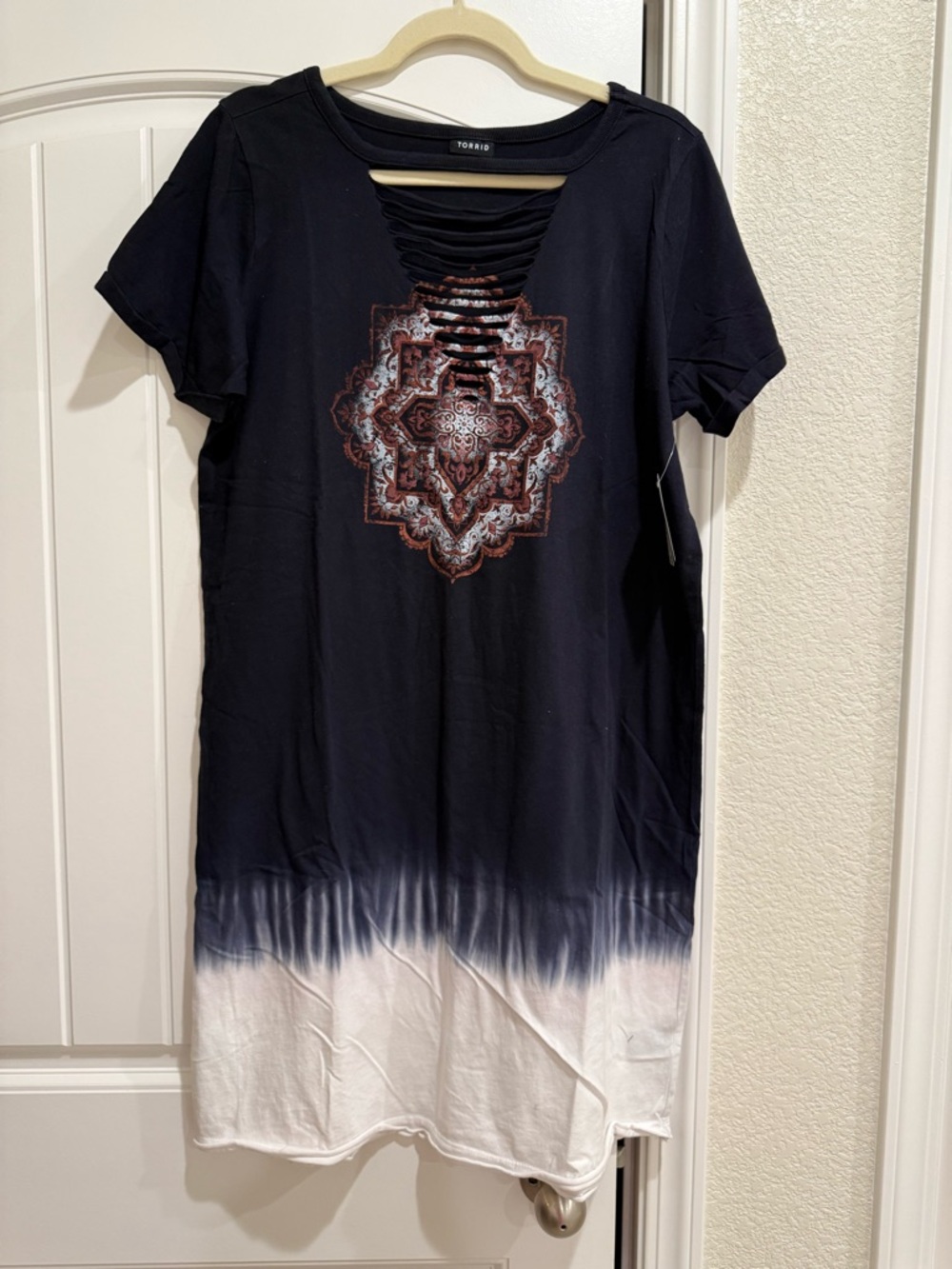 Torrid T-shirt Dress Dip Dye ombré cutout Slashed medallion graphic 0 L 12 NWT